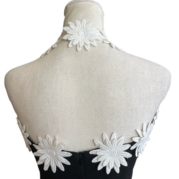 Naeem Khan NK32 Black Crepe Halter Gown with White Daisy Appliqué, Size 4 - Picture 8 of 16